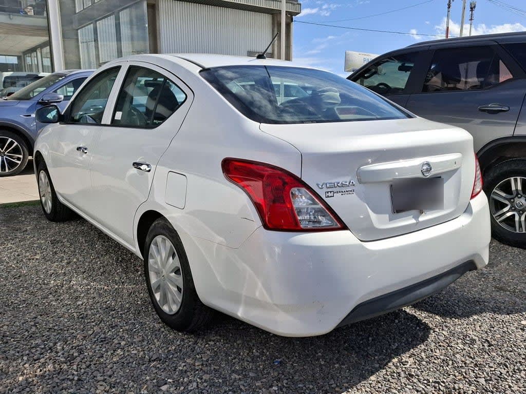 Nissan Versa 1.6 Sense 4x2 Mt 4p año 2020
