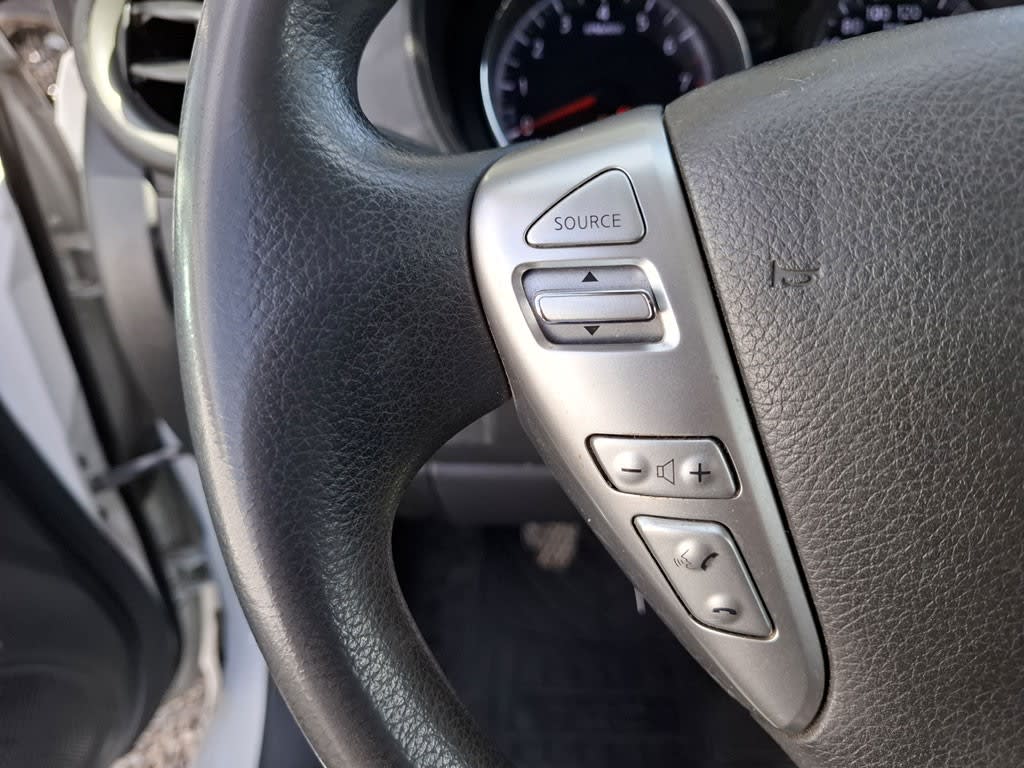 Nissan Versa 1.6 Sense 4x2 Mt 4p año 2020