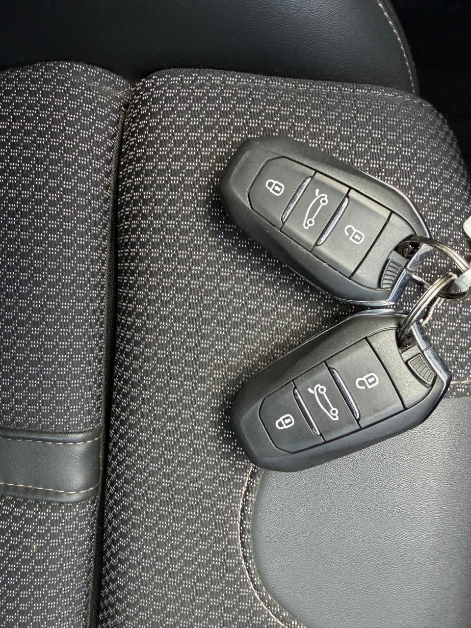 Peugeot 3008 Gt 1.5 Hdi 130 año 2022