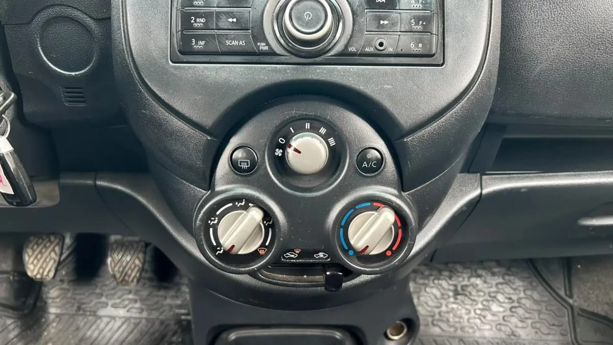 Nissan March Active 1.6 Mt año 2017