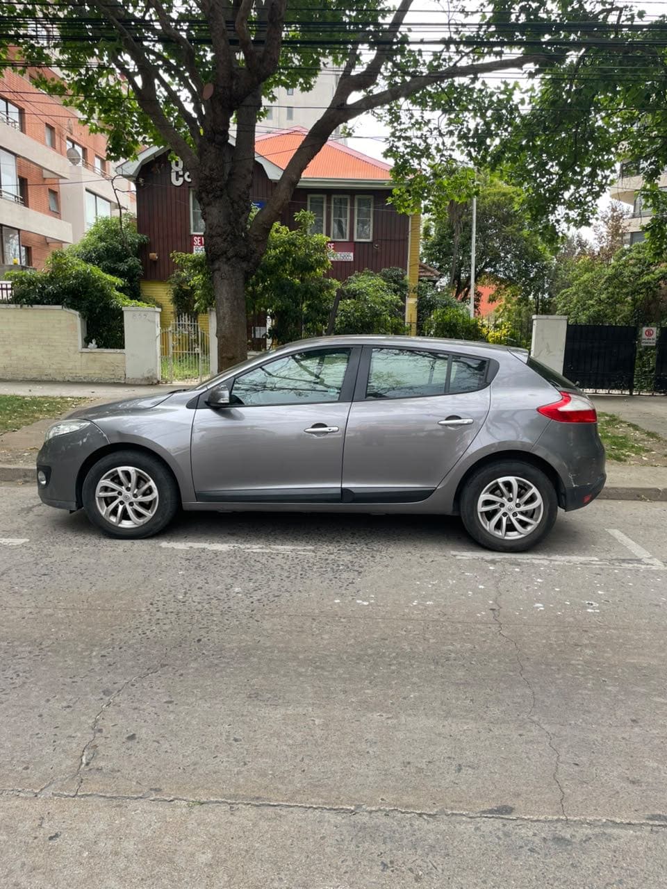 RENAULT MEGANE III 2.0 Dynamique Mt año 2012