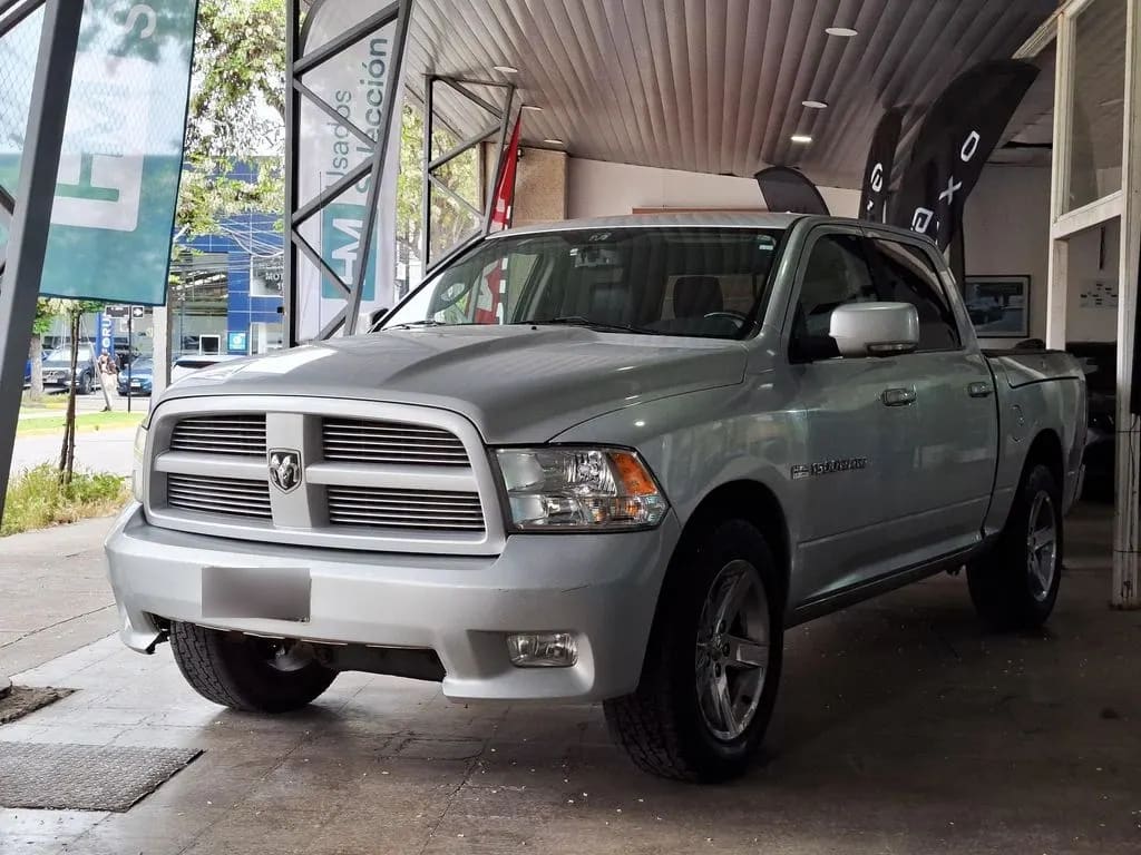 Dodge Ram 1500 4x4 5.7 año 2011