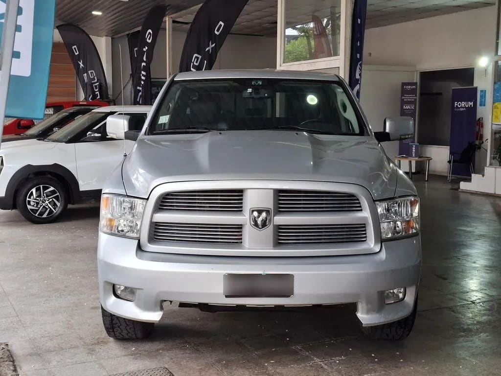 Dodge Ram 1500 4x4 5.7 año 2011