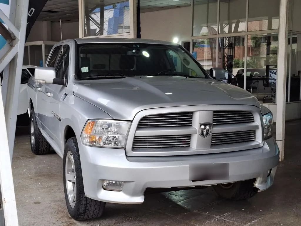 Dodge Ram 1500 4x4 5.7 año 2011