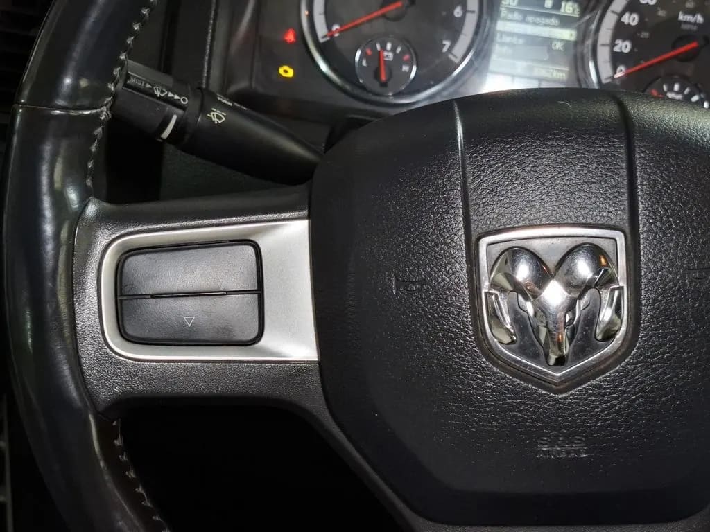 Dodge Ram 1500 4x4 5.7 año 2011