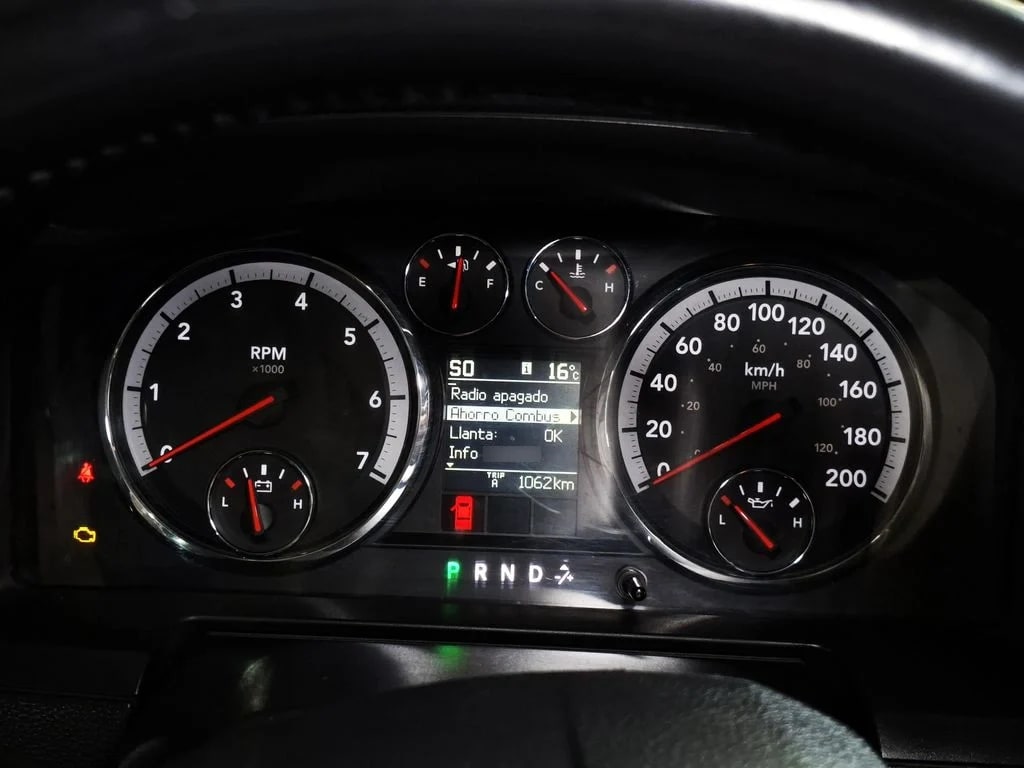 Dodge Ram 1500 4x4 5.7 año 2011