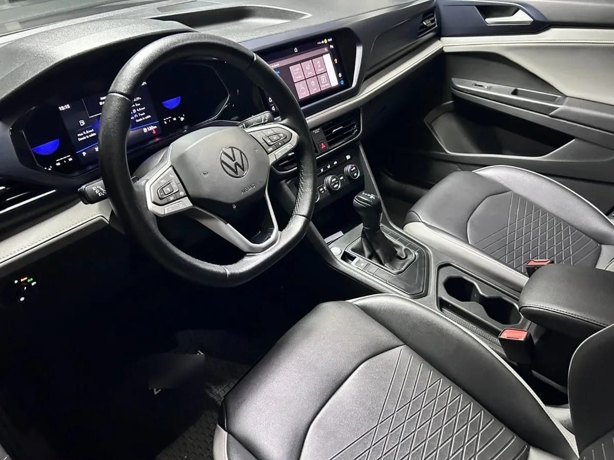 VOLKSWAGEN TAOS  año 2023