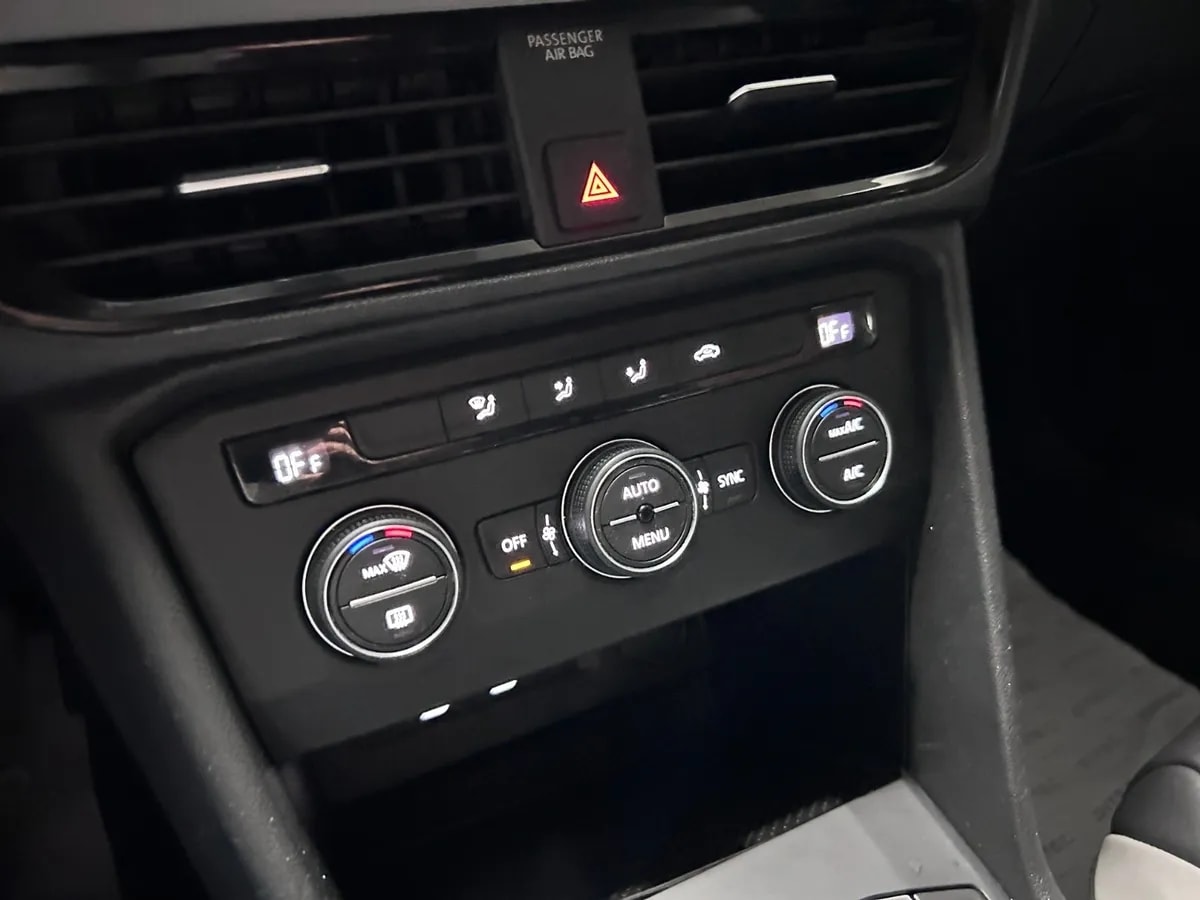 VOLKSWAGEN TAOS  año 2023