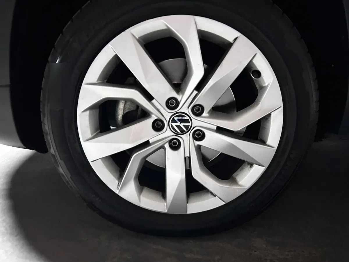 VOLKSWAGEN TAOS  año 2023