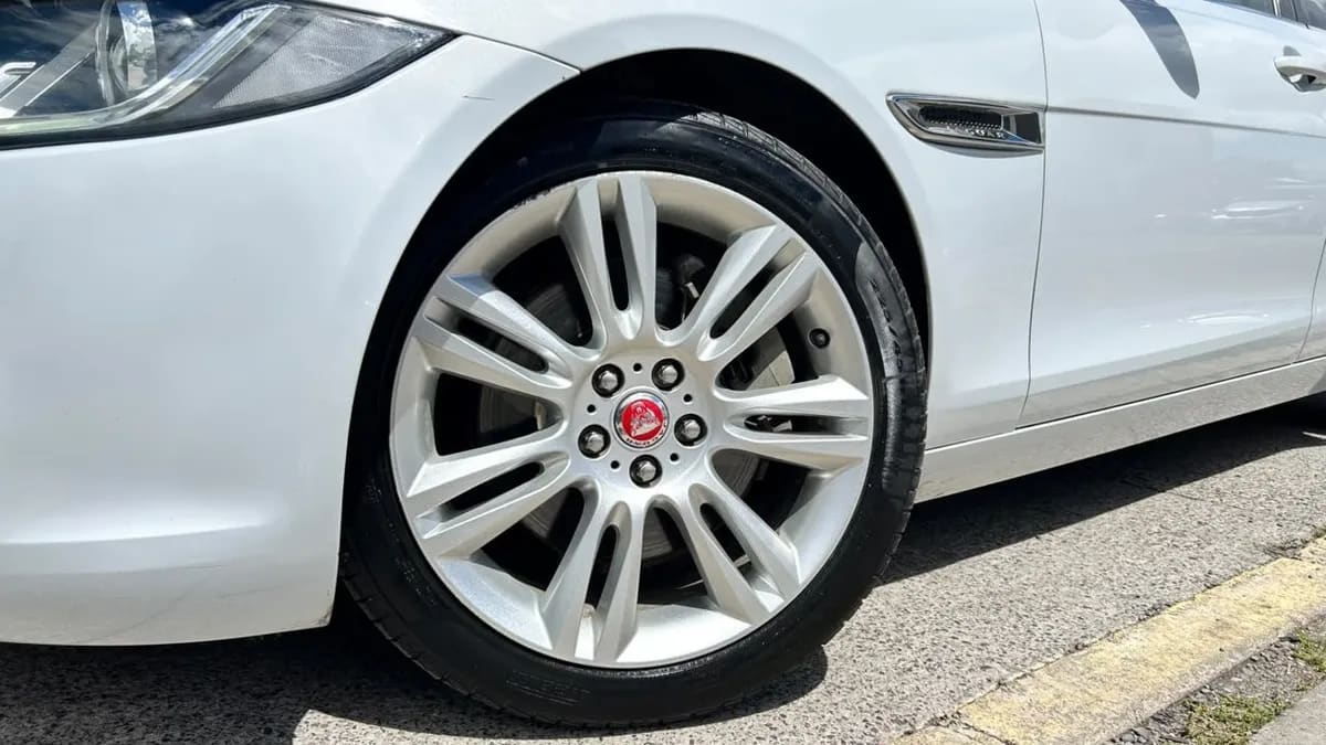 Jaguar Xe 2.0 año 2018