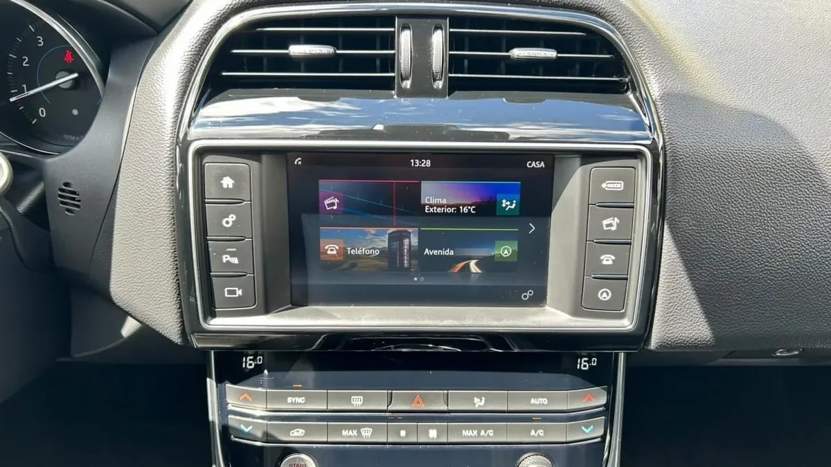 Jaguar Xe 2.0 año 2018
