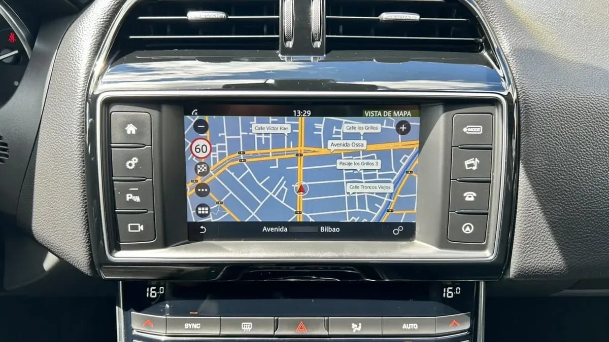 Jaguar Xe 2.0 año 2018