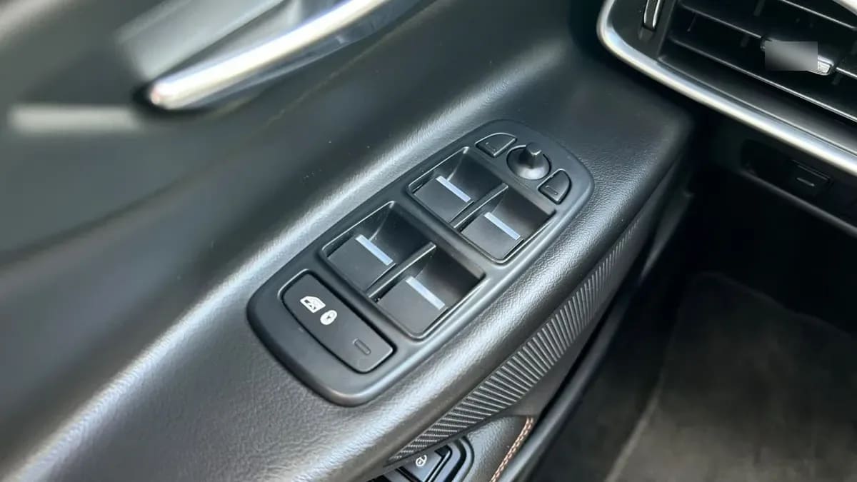 Jaguar Xe 2.0 año 2018