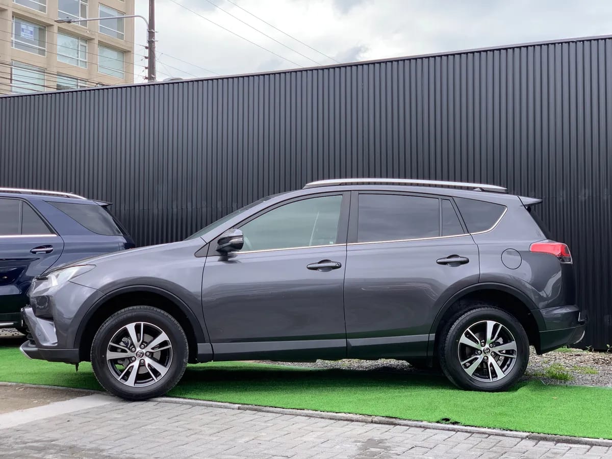 TOYOTA RAV4 2.5 Super Lujo At 4x2 año 2016