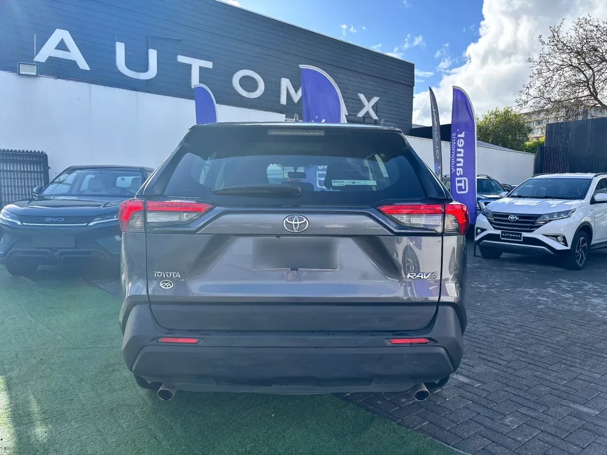 TOYOTA RAV4 2.0 Le Mt año 2022