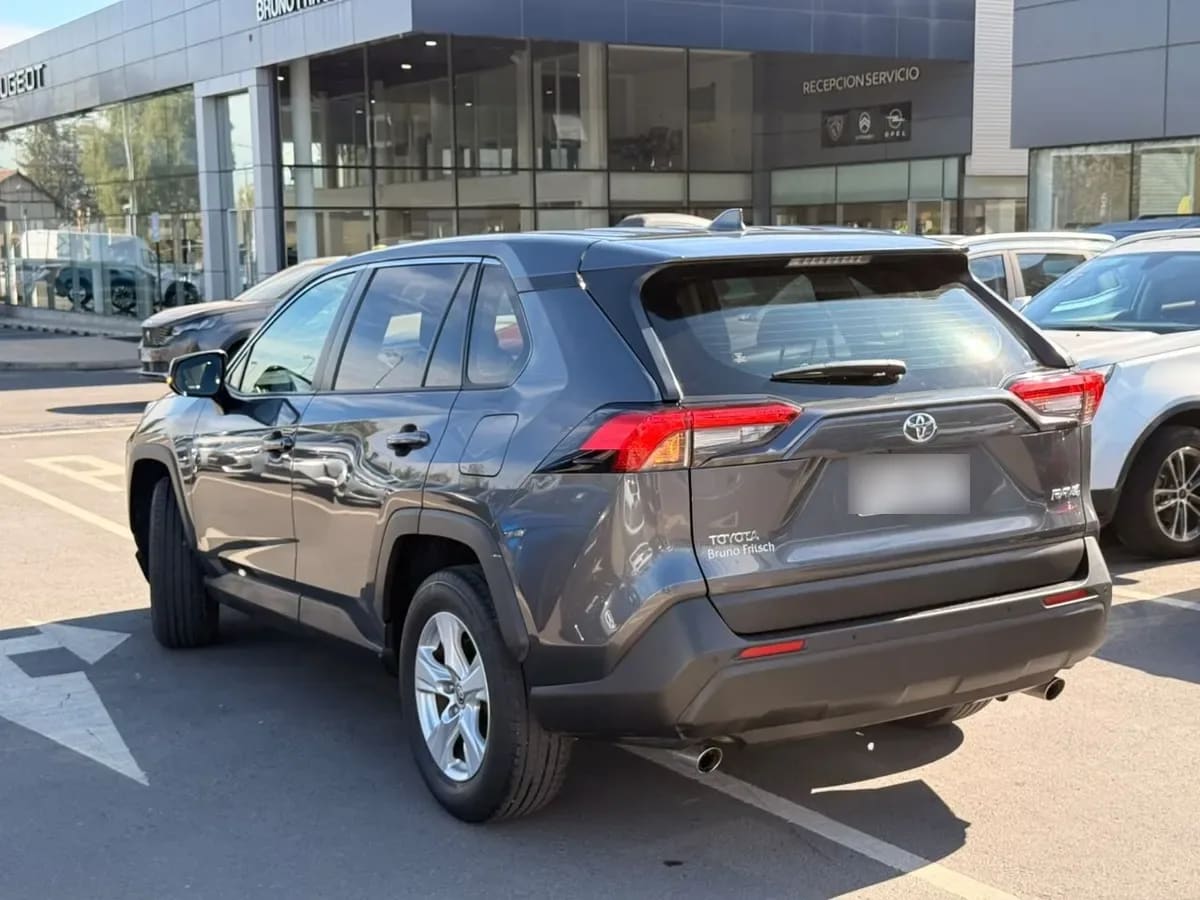 TOYOTA RAV4 2.0 Le At año 2021