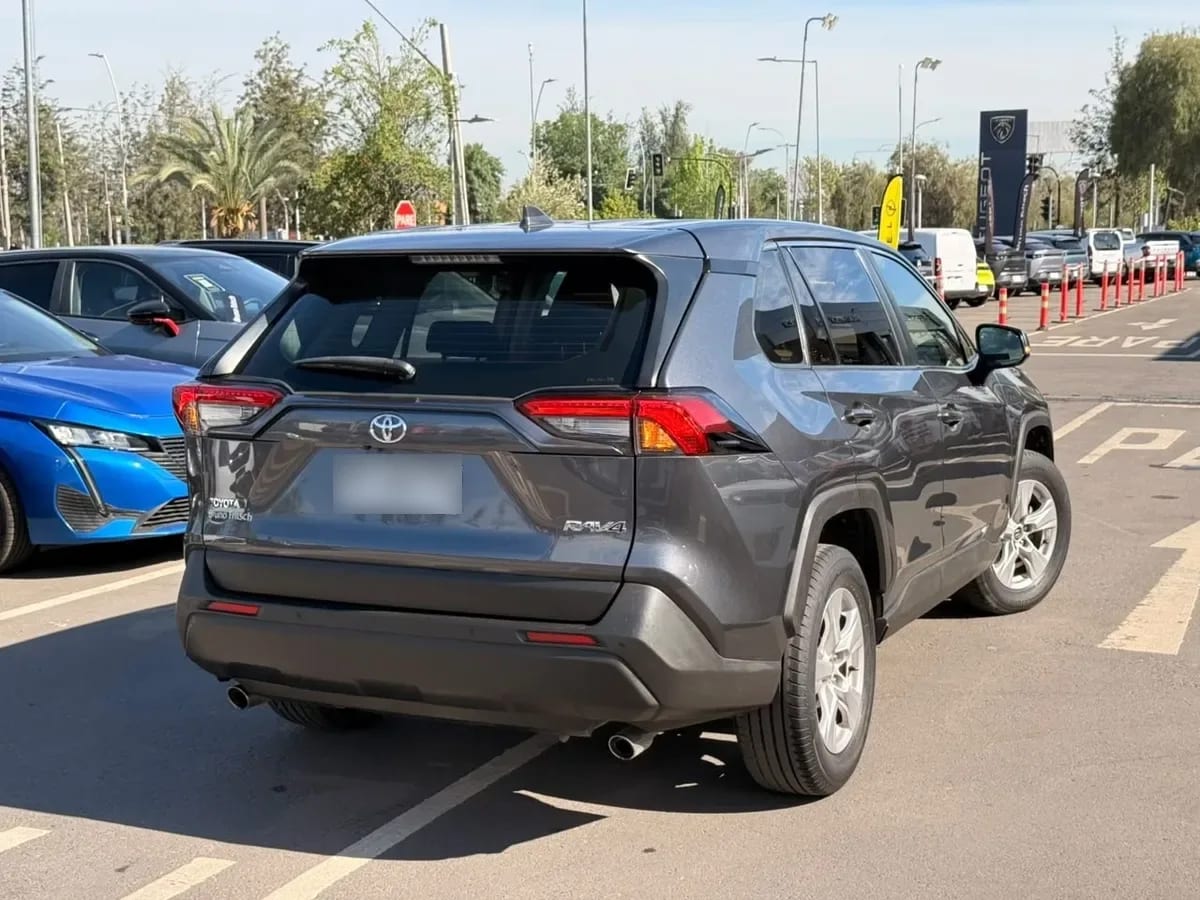 TOYOTA RAV4 2.0 Le At año 2021