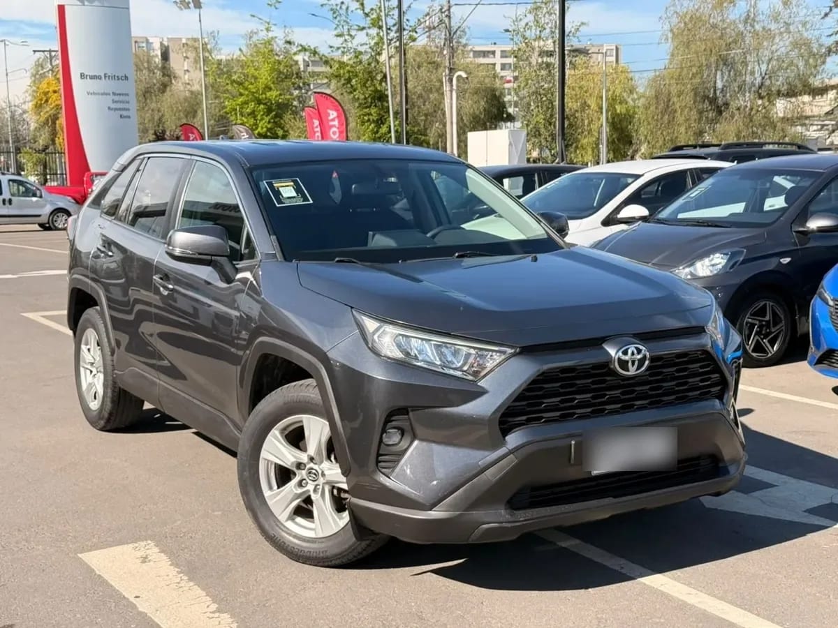 TOYOTA RAV4 2.0 Le At año 2021