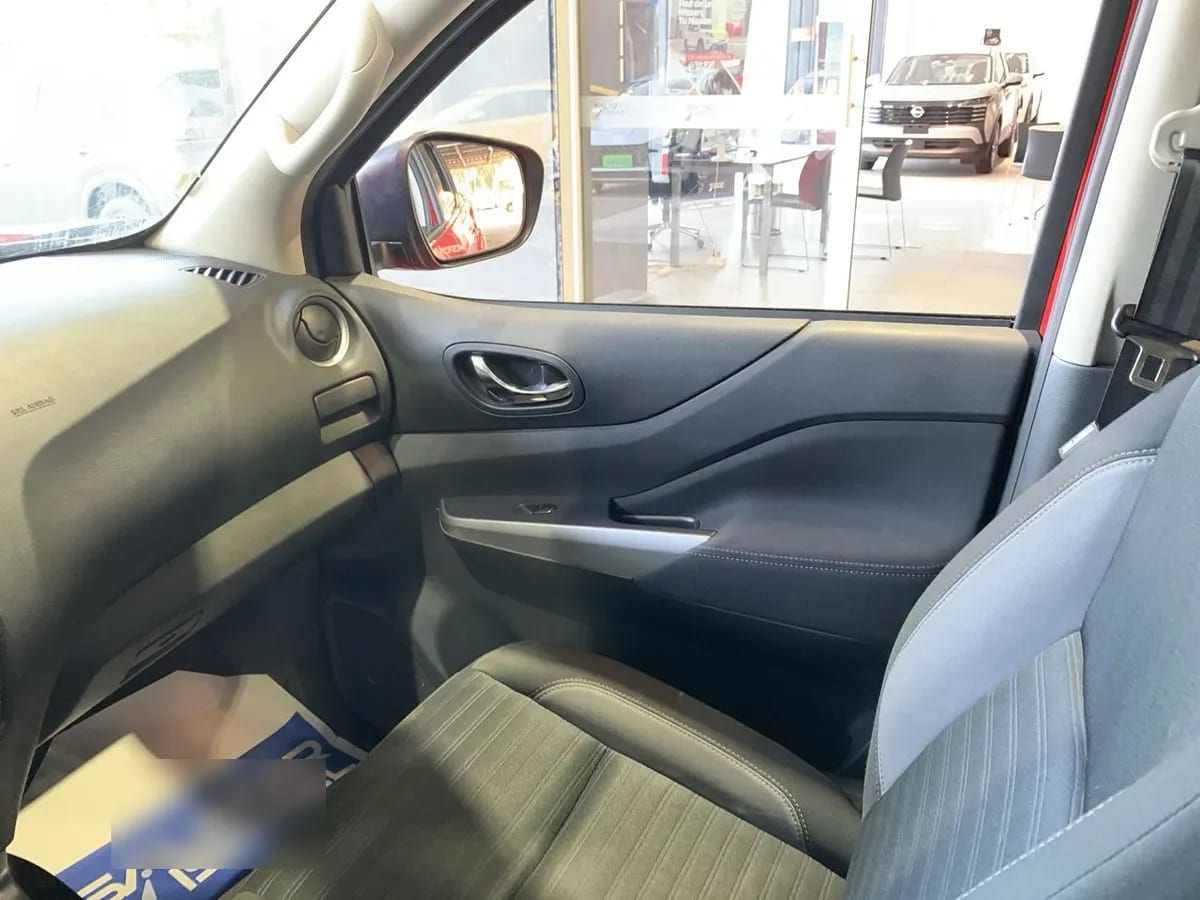 Nissan Navara 2.3d Xe Diesel 4x2 Dob.cab. Mt 4p año 2024