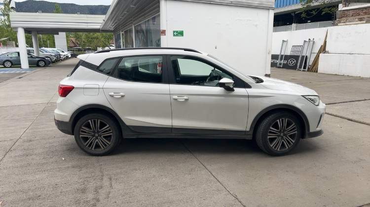 Seat Arona 1.0 Tsi Style 4x2 At 5p año 2023