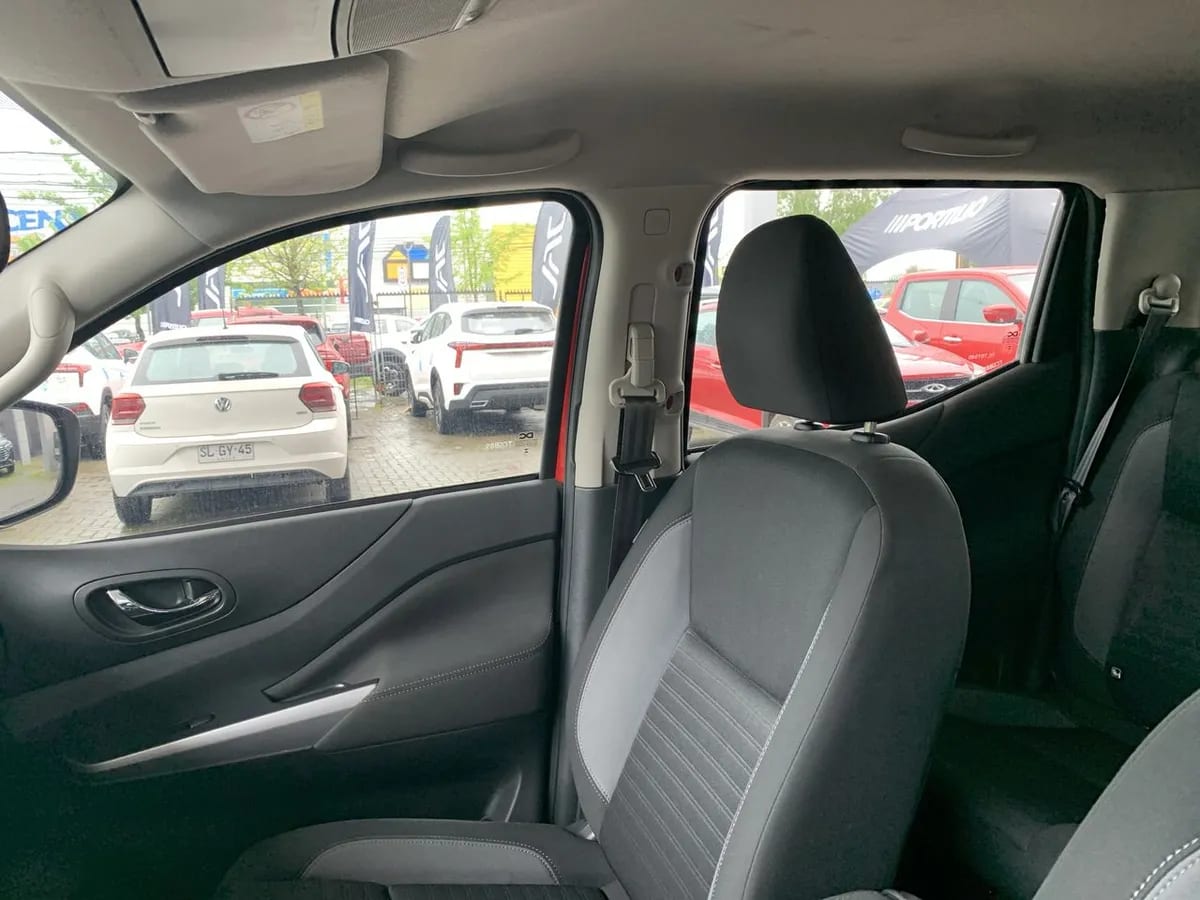 Nissan Navara 2.3d Xe Diesel 4x2 Dob.cab. Mt 4p año 2024