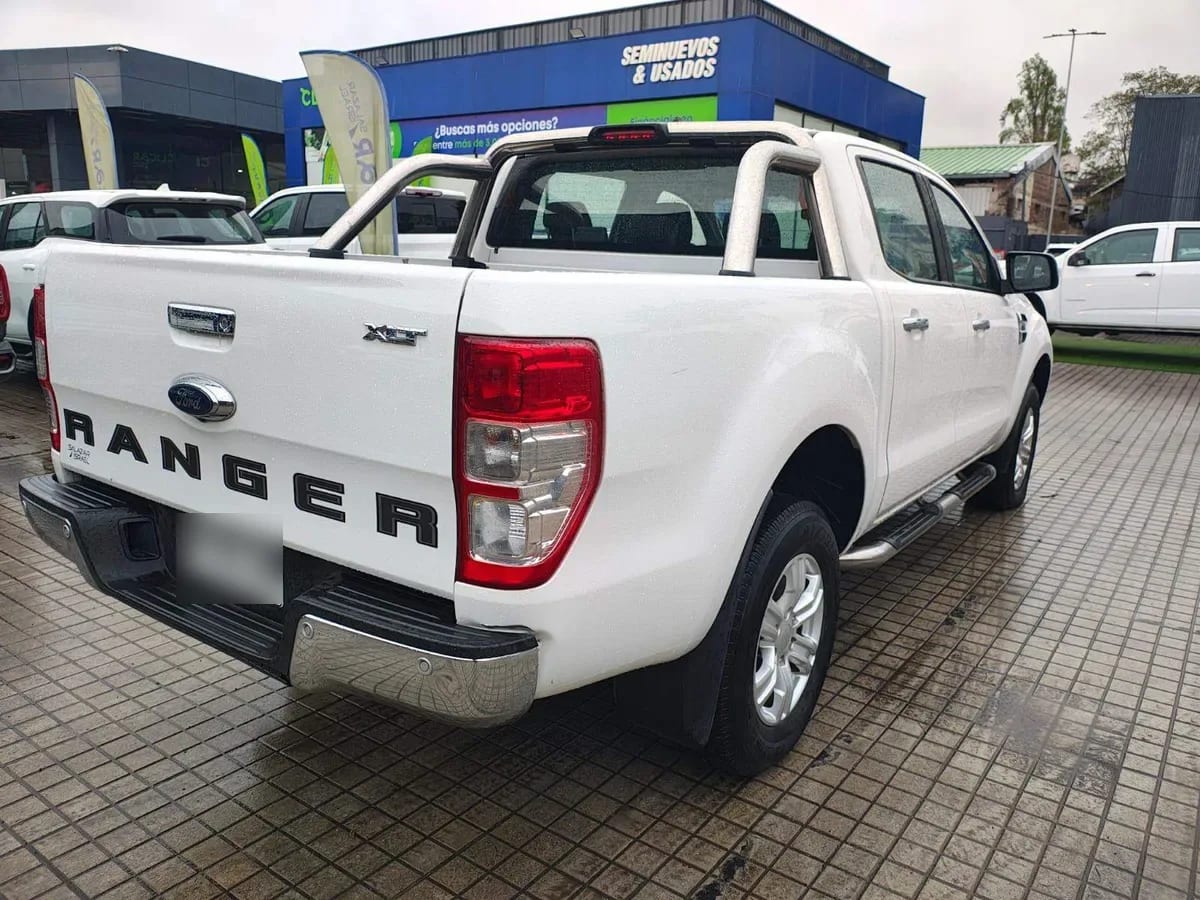 Ford Ranger 3.2 Xlt 4x2 Diésel Dob. Cab. Mt 4p año 2022