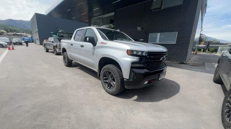 Chevrolet Silverado 5.3 Lt Trailboss Z71 4x4 At 4p año 2022