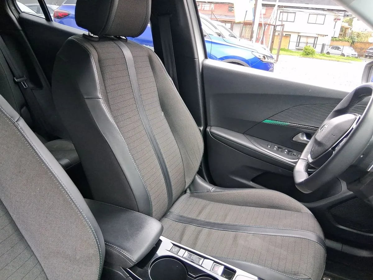 Peugeot 2008 1.2 Allure Puretech 130 4x2 At 5p año 2022