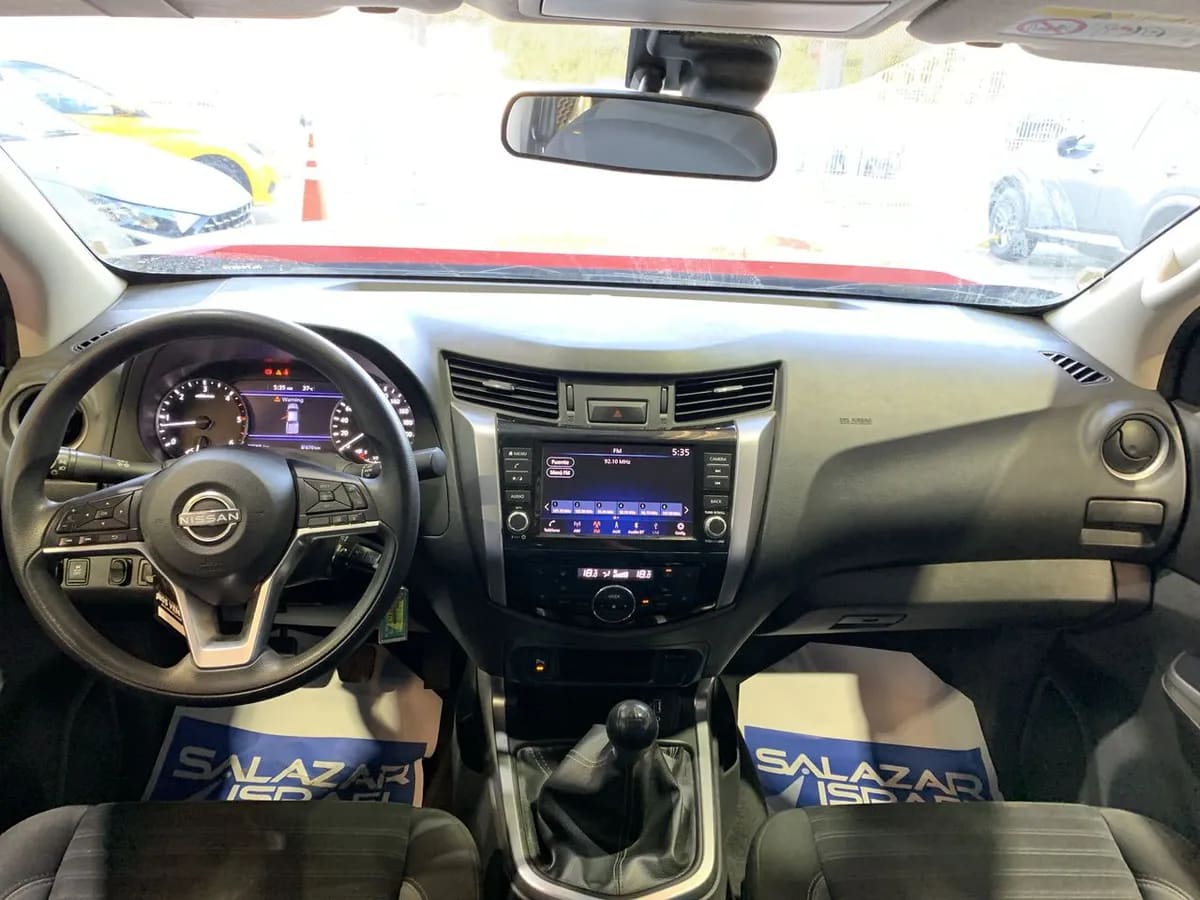 Nissan Navara 2.3d Xe Diesel 4x2 Dob.cab. Mt 4p año 2024