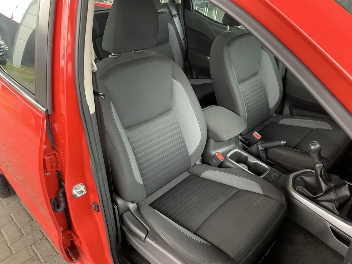 Nissan Navara 2.3d Xe Diesel 4x2 Dob.cab. Mt 4p año 2024
