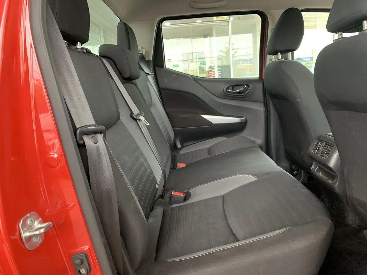 Nissan Navara 2.3d Xe Diesel 4x2 Dob.cab. Mt 4p año 2024