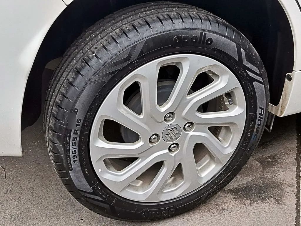 Suzuki Baleno 4x2 1.5 año 2025