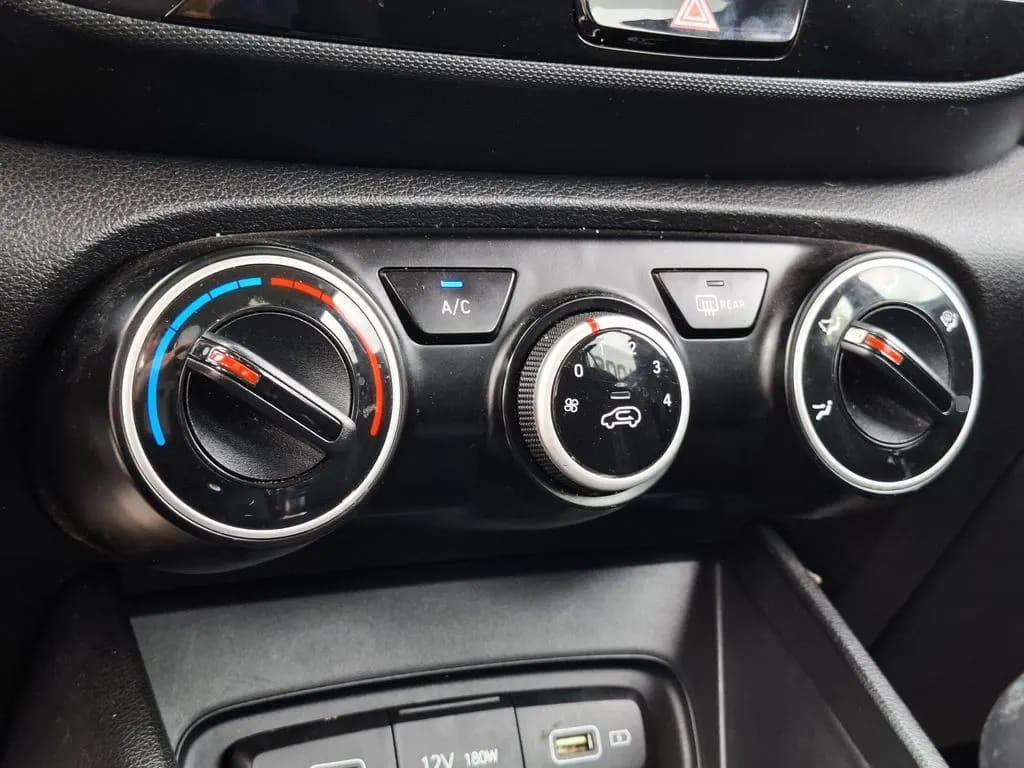 Hyundai Venue 1.6 Qx Value Mt año 2022