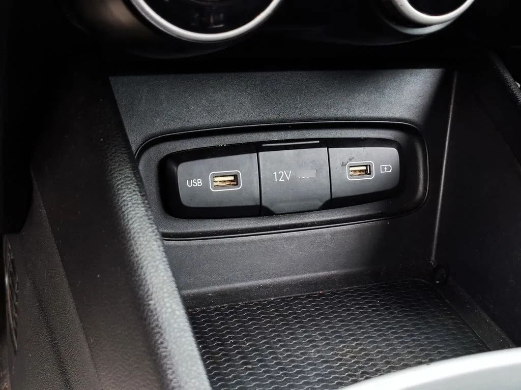 Hyundai Venue 1.6 Qx Value Mt año 2022