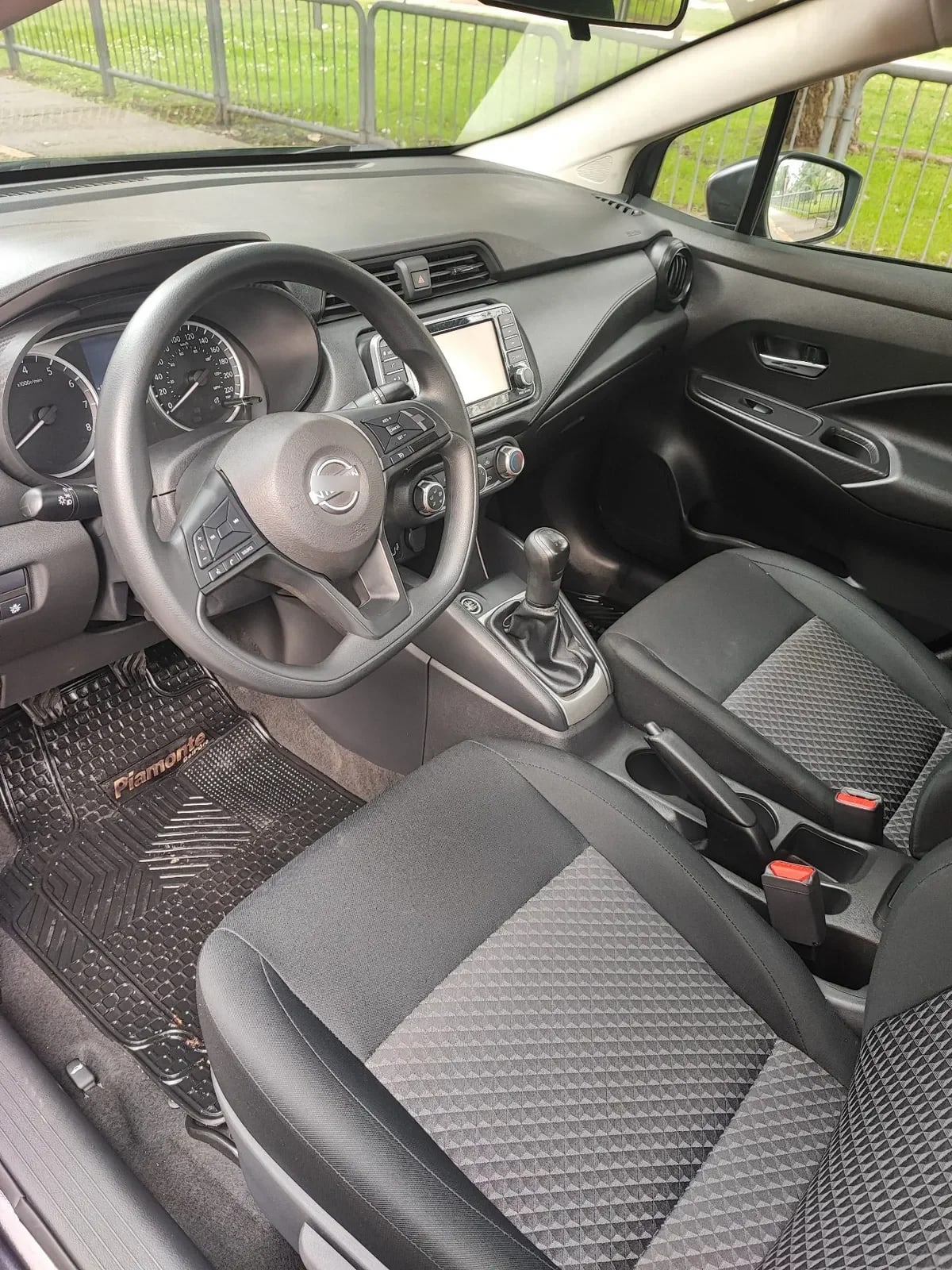Nissan VERSA 1.6 Sense Mt año 2024