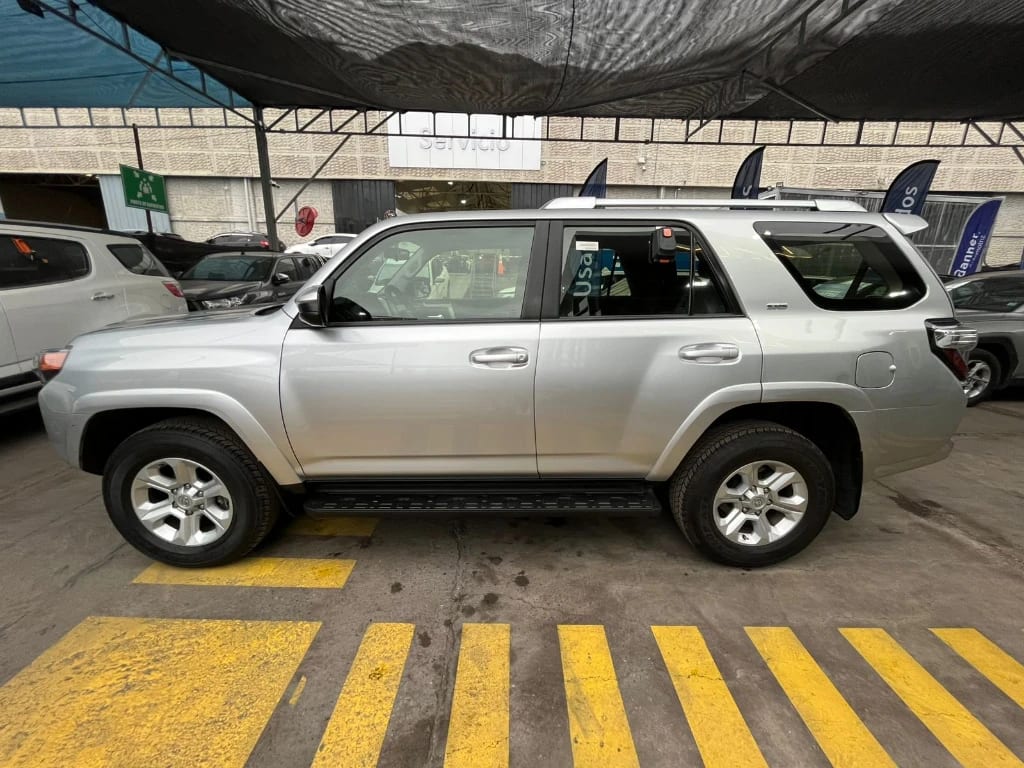 Toyota 4runner 4.0 Sr5 Connected At 4x4 año 2023
