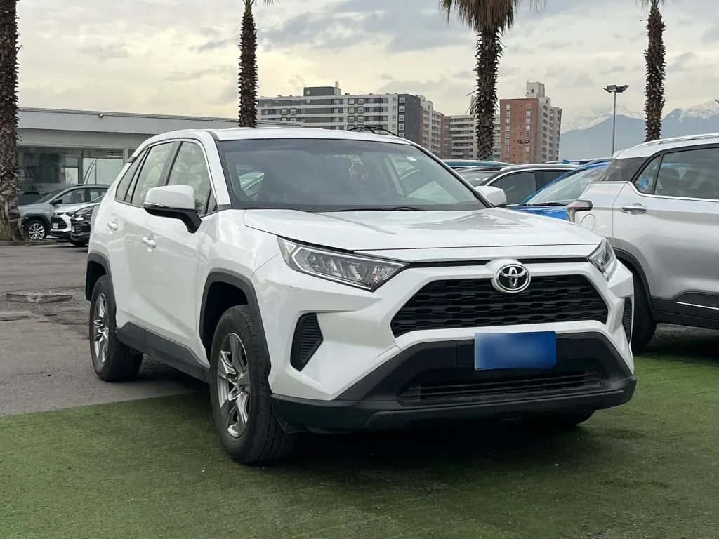 Toyota Rav4 2.0 Le 4x2 Cvt At 5p año 2025