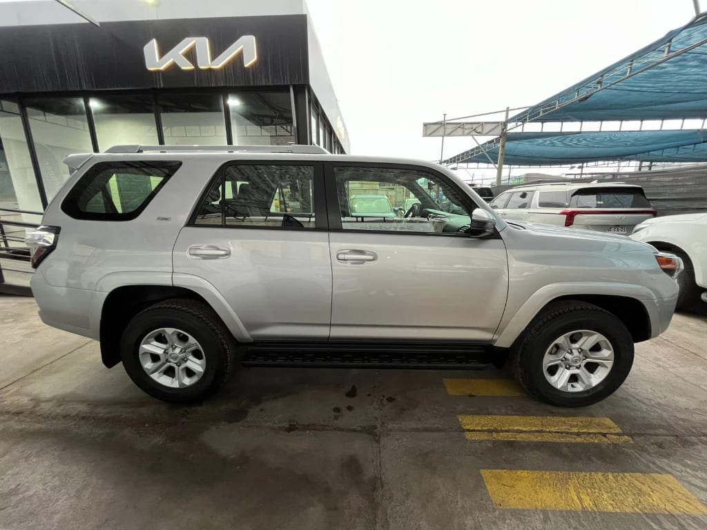Toyota 4runner 4.0 Sr5 Connected At 4x4 año 2023