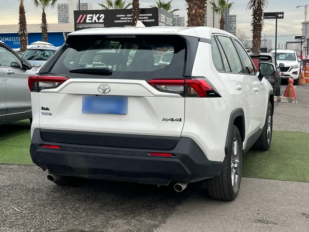Toyota Rav4 2.0 Le 4x2 Cvt At 5p año 2025