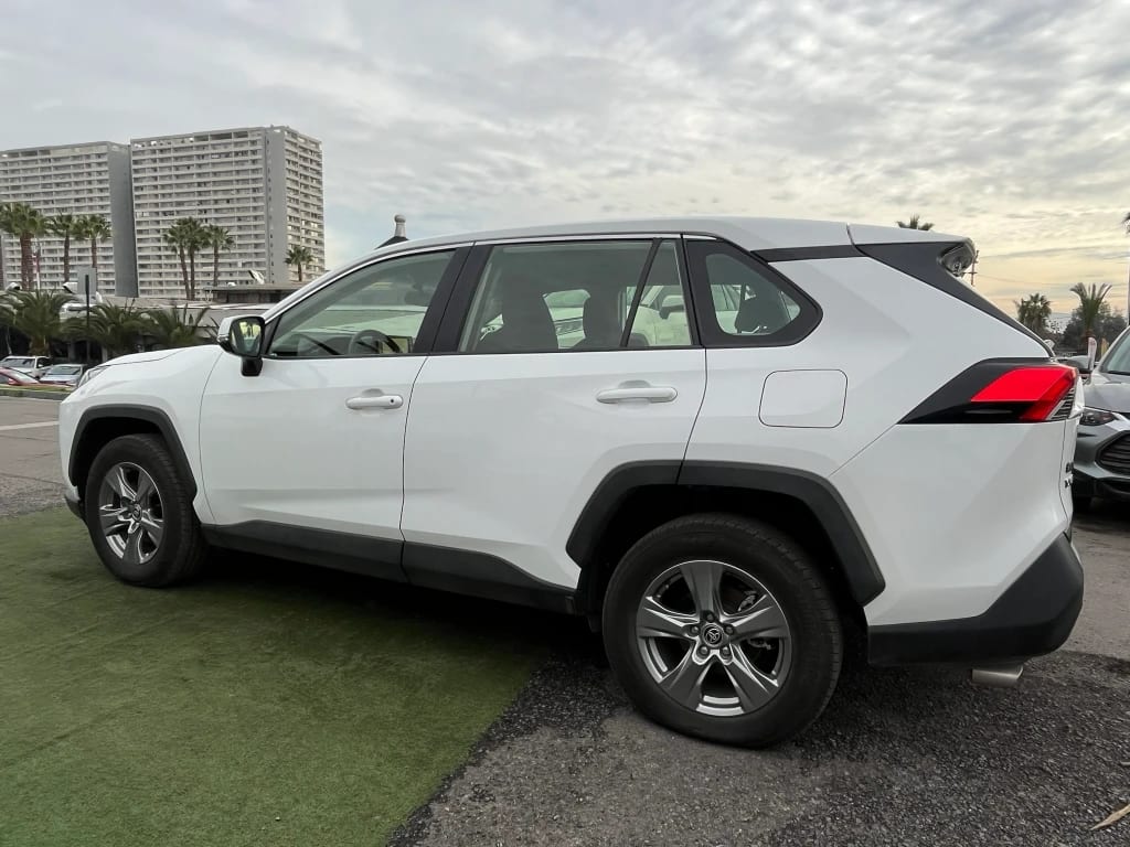 Toyota Rav4 2.0 Le 4x2 Cvt At 5p año 2025