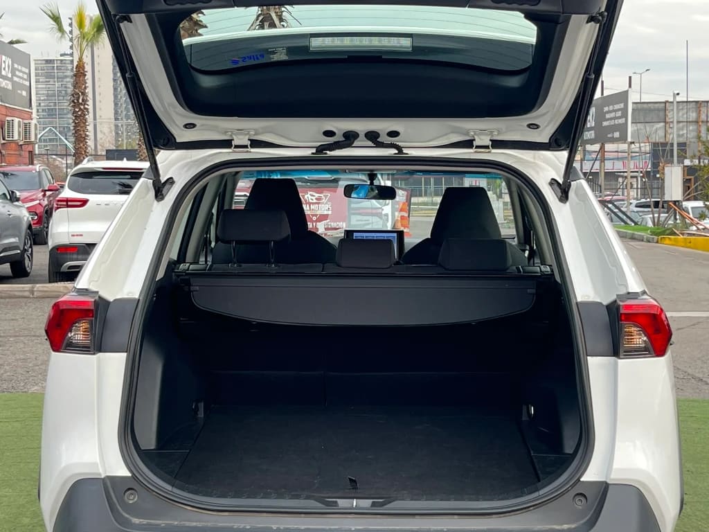 Toyota Rav4 2.0 Le 4x2 Cvt At 5p año 2025