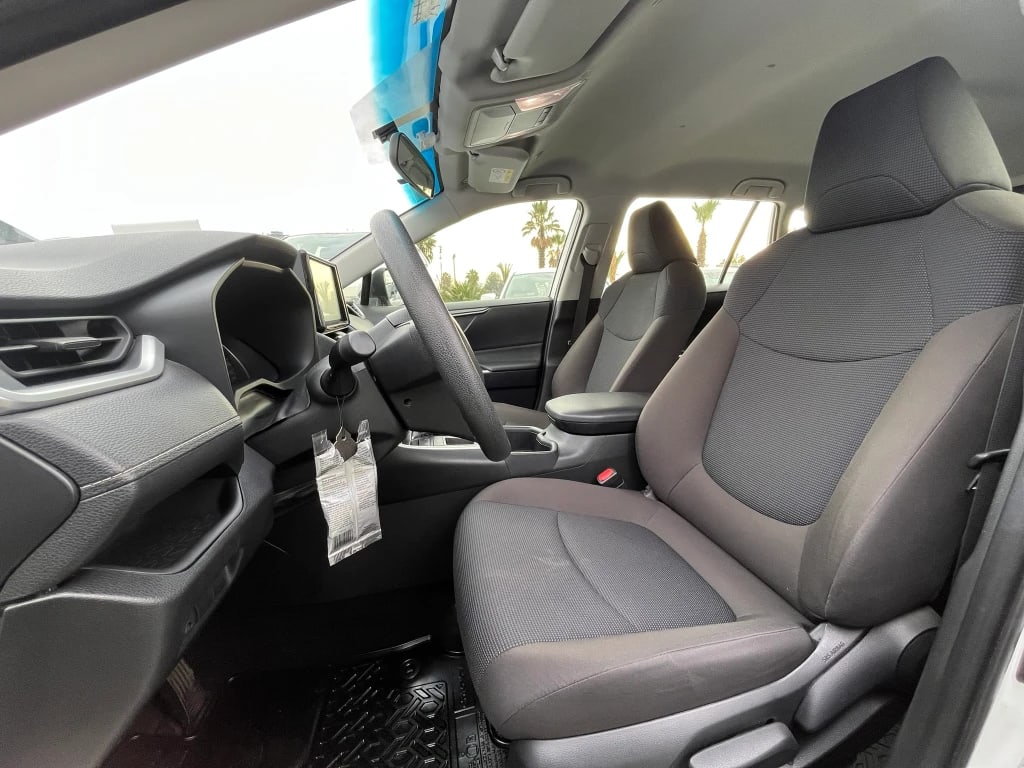 Toyota Rav4 2.0 Le 4x2 Cvt At 5p año 2025