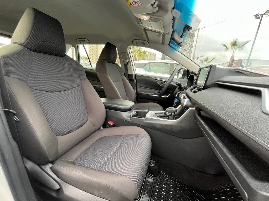 Toyota Rav4 2.0 Le 4x2 Cvt At 5p año 2025