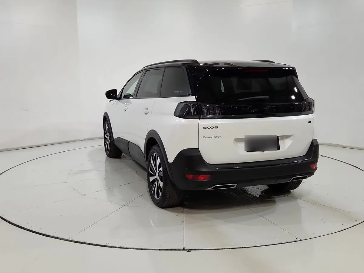 PEUGEOT 5008  año 2024