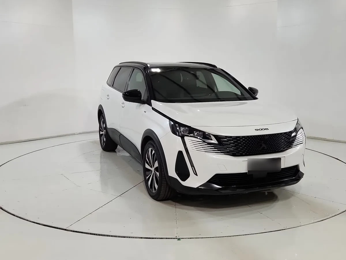 PEUGEOT 5008  año 2024