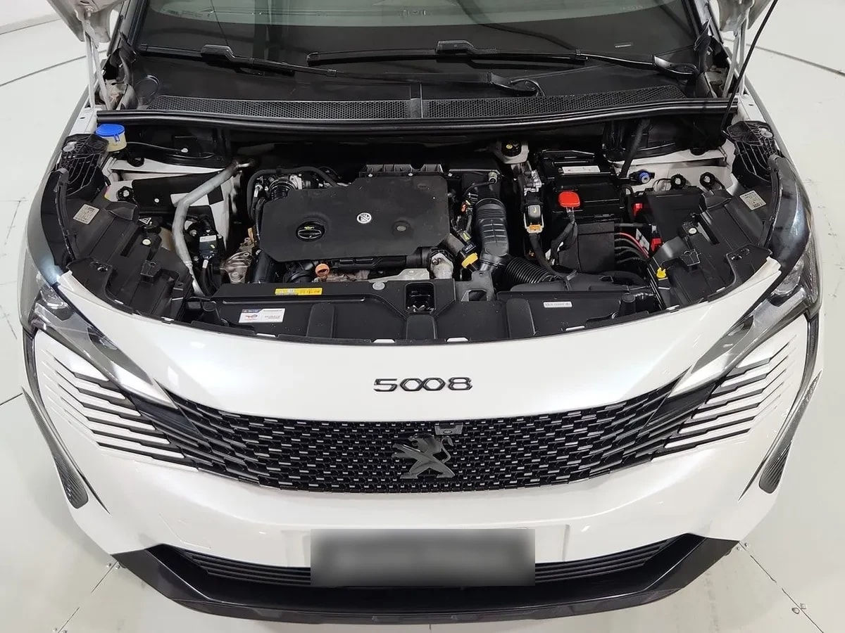 PEUGEOT 5008  año 2024