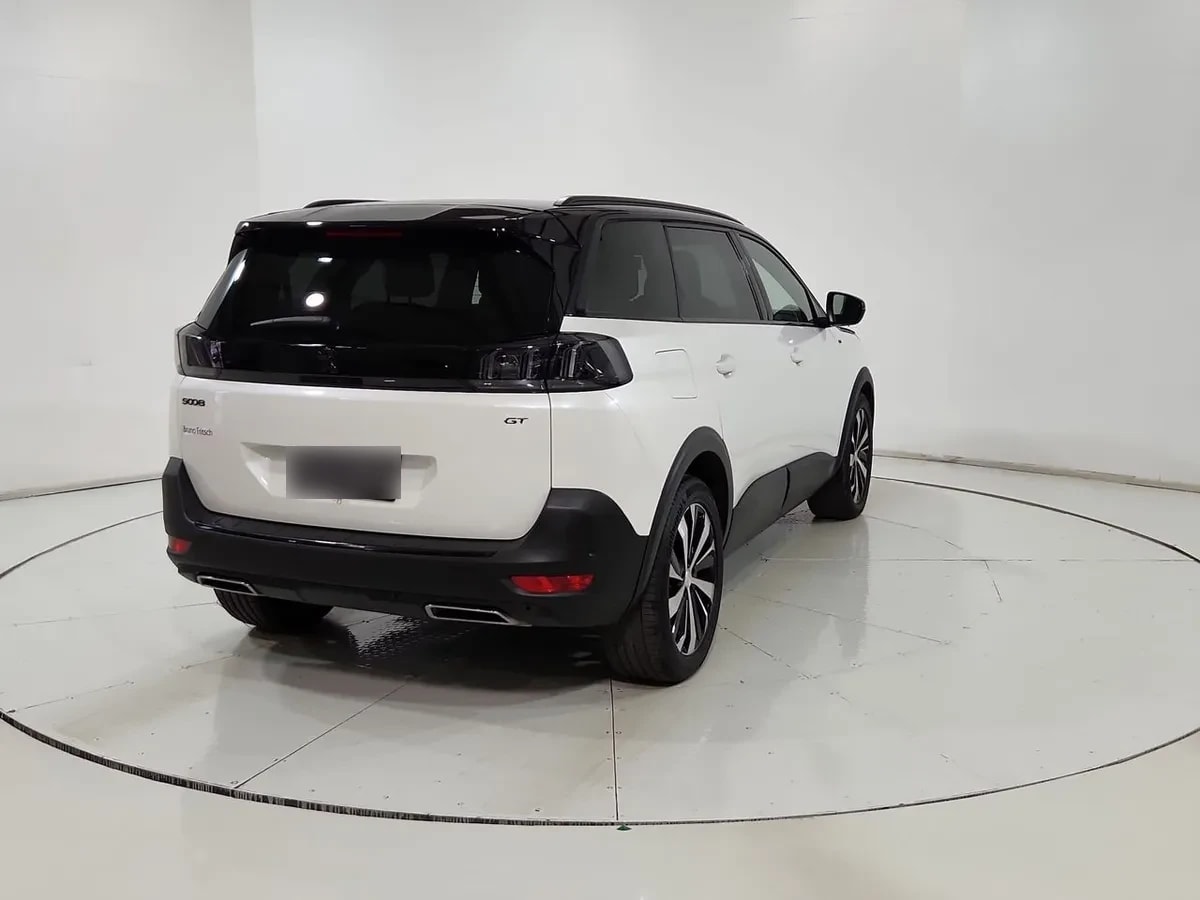 PEUGEOT 5008  año 2024