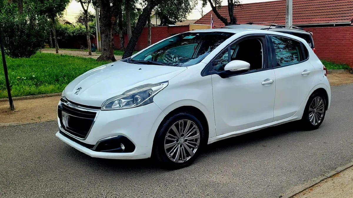 PEUGEOT 208 1.2 Signature Puretech Mt año 2019