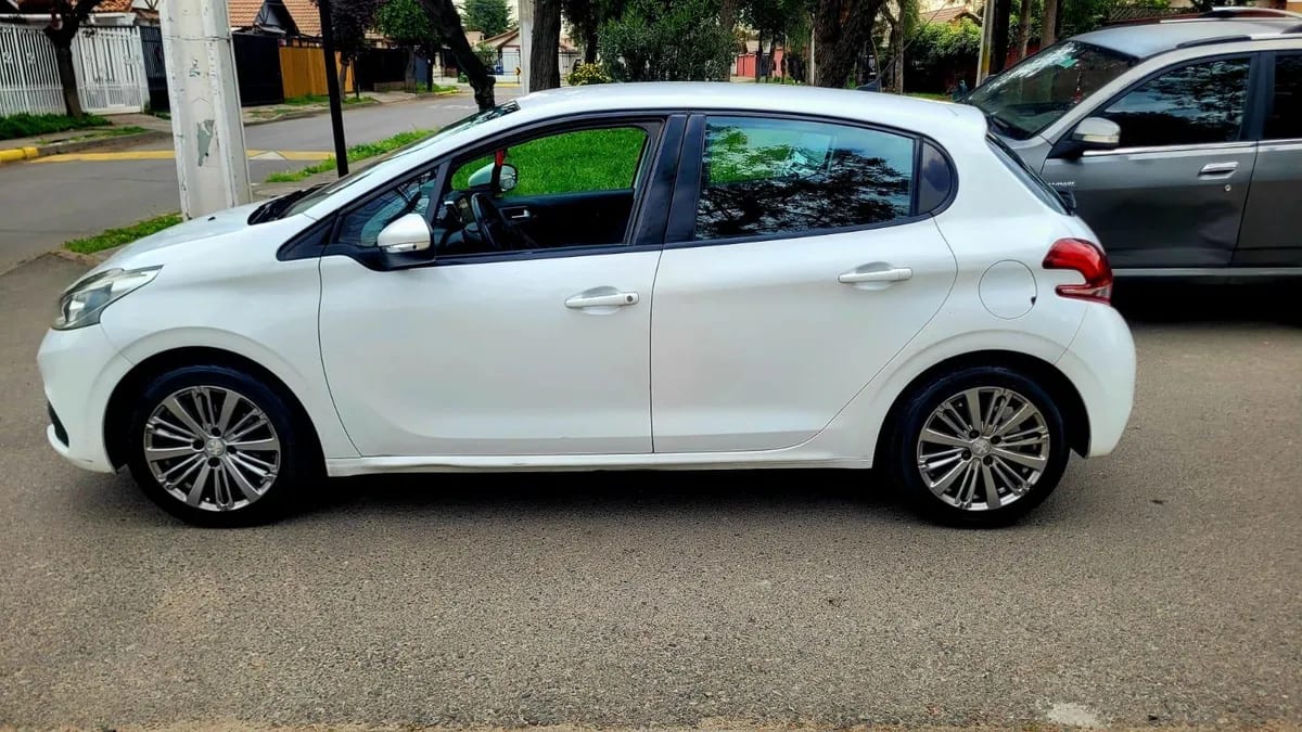 PEUGEOT 208 1.2 Signature Puretech Mt año 2019