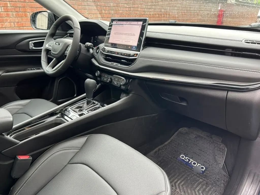 Jeep Compass 1.3 4xe Altitude Hybrid Awd At 5p año 2024